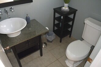 1244 Valley View Rd, Unit 115 in Glendale, CA - Building Photo - Building Photo