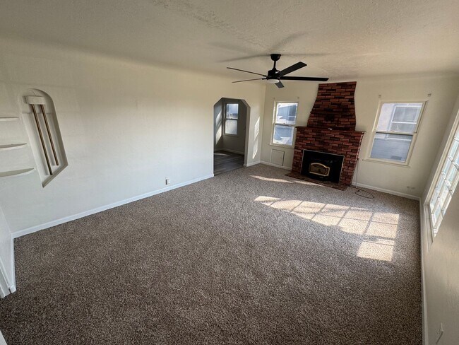 104 Brighton Way in Bakersfield, CA - Building Photo - Building Photo