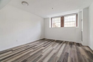 76 Elm St in Boston, MA - Building Photo