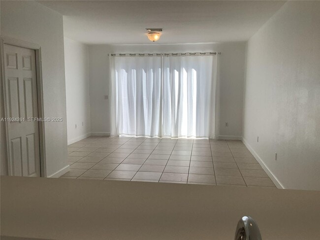 5460 NW 107th Ave in Doral, FL - Building Photo - Building Photo