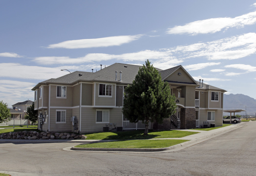 Spring Hollow Apartments in West Jordan, UT - Building Photo