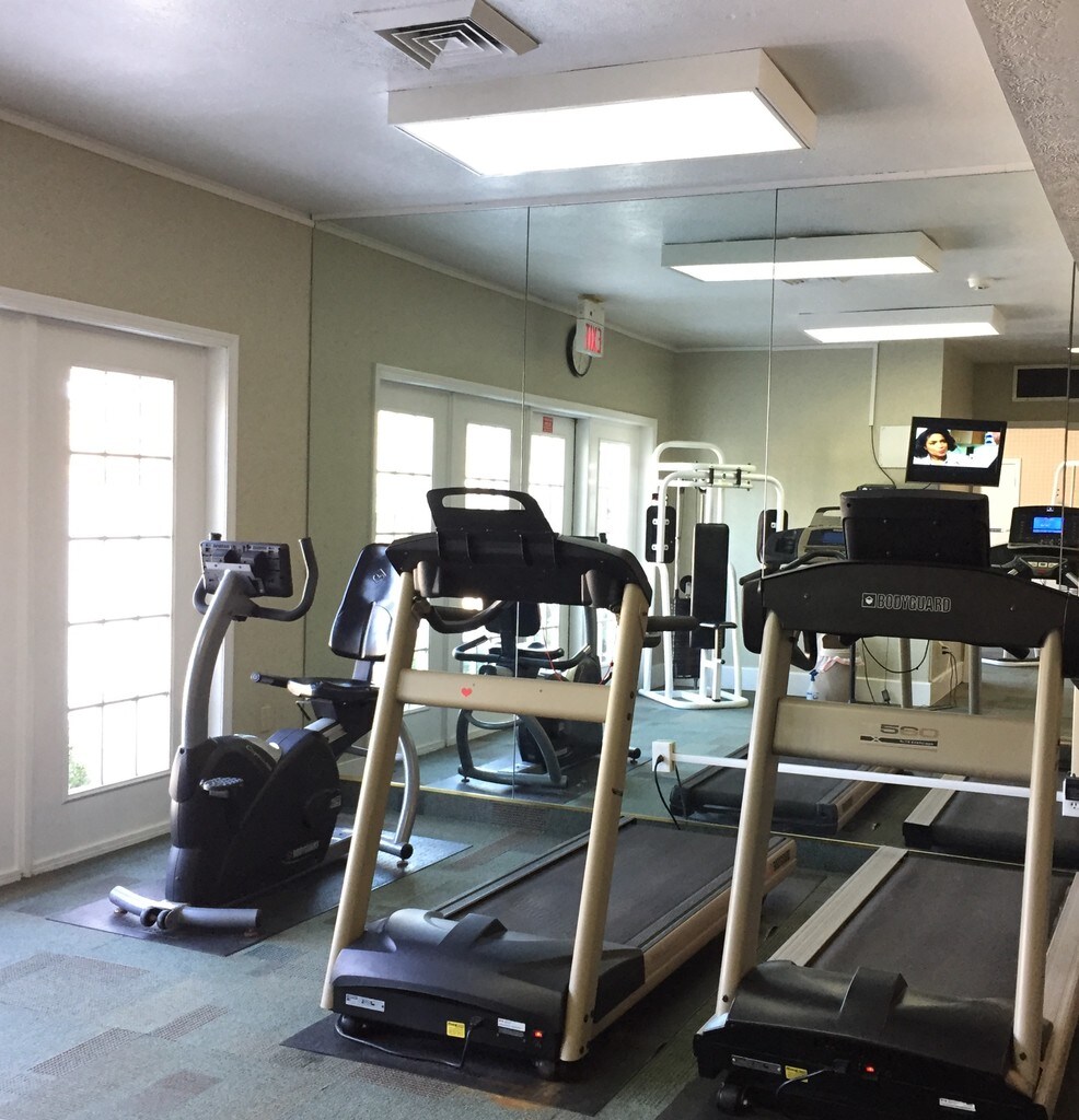 Grand Bay Apartments and Townhomes in Brecksville, OH