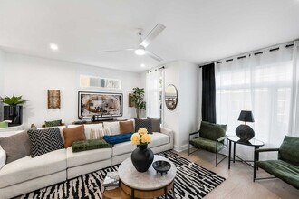 227 Woodsborough Pl in Raleigh, NC - Foto de edificio - Building Photo