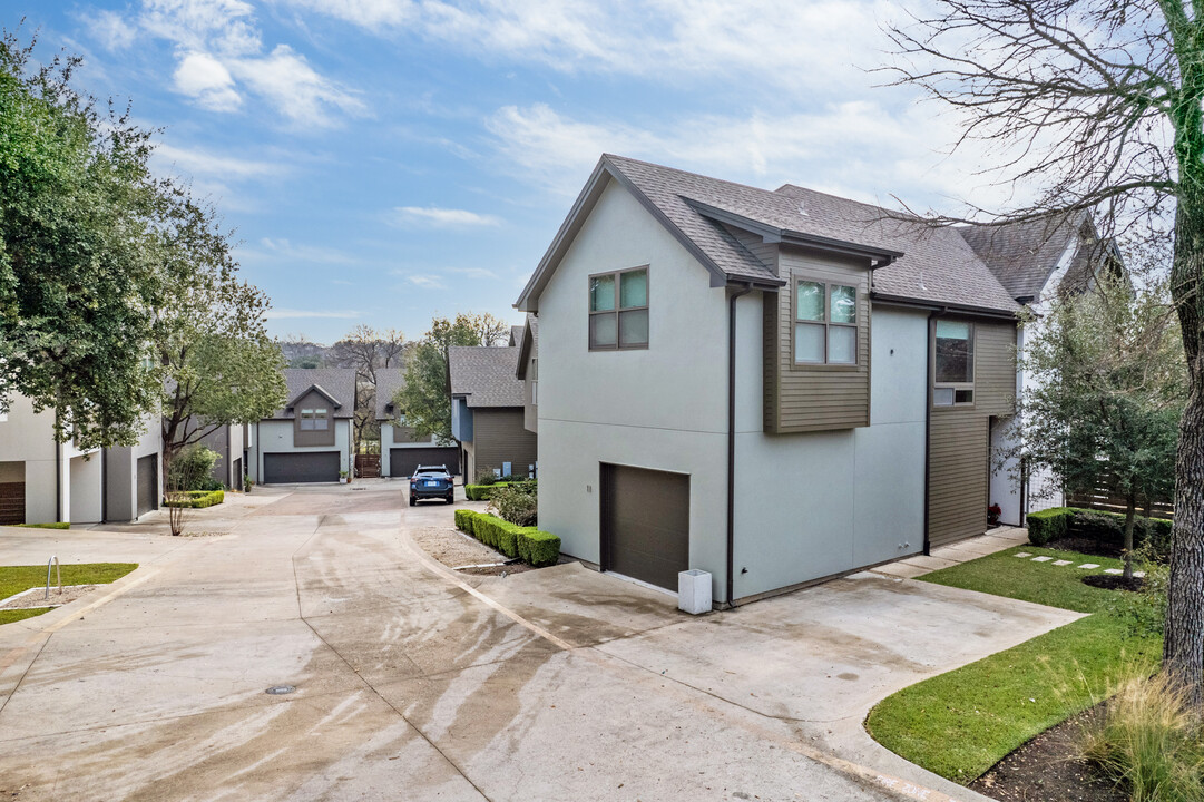 Forest trail Condos in Austin, TX - Building Photo