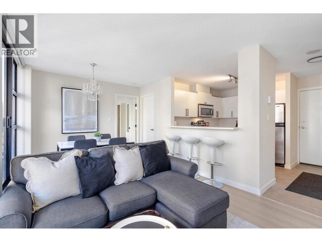 1295 Richards St in Vancouver, BC - Building Photo - Building Photo