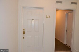 818 Roundtree Pl in Trenton, NJ - Building Photo - Building Photo