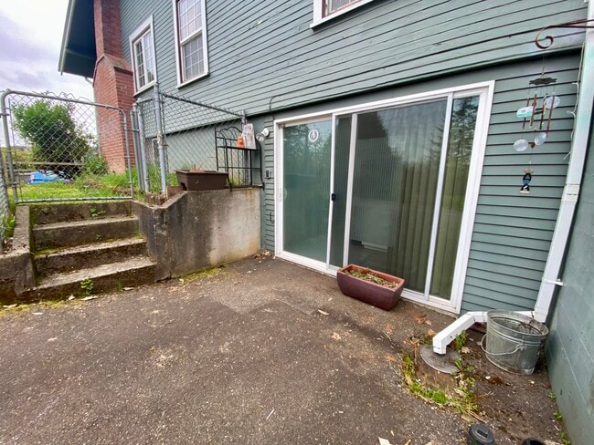 property at 1869 Hawthorne Ave