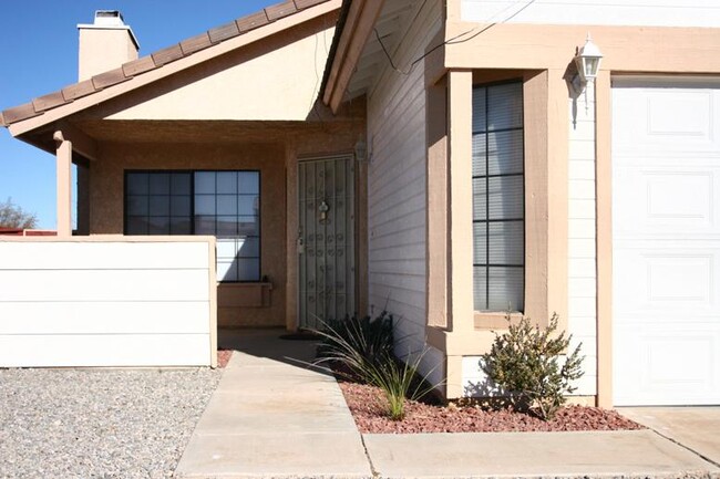 13612 Rockledge Dr in Victorville, CA - Building Photo - Building Photo