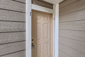 18043 E Ohio Ave in Aurora, CO - Building Photo - Building Photo