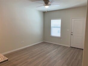 2313 N Hickory St in Sherman, TX - Foto de edificio - Building Photo