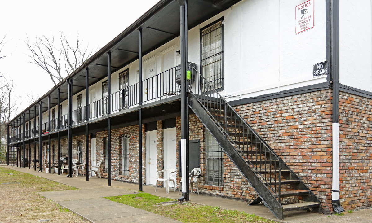 Black and White Apartments in Birmingham, AL - Building Photo