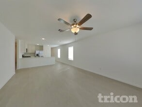 13035 Shells Ln in Crosby, TX - Foto de edificio - Building Photo