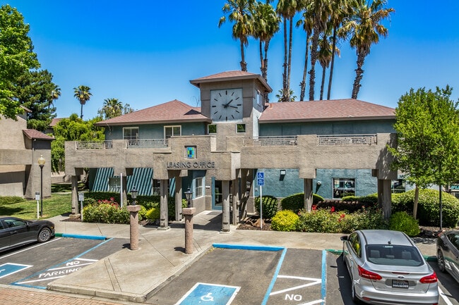 Sharps & Flats in Davis, CA - Foto de edificio - Building Photo