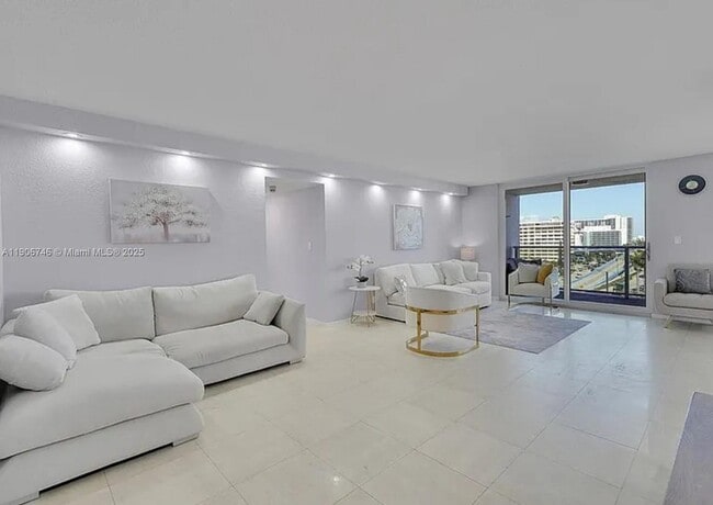 1880 S Ocean Dr in Hallandale Beach, FL - Foto de edificio - Building Photo