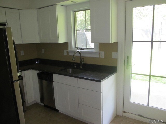 62 Oak St in Westhampton Beach, NY - Building Photo - Building Photo