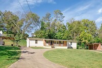 4857 Torbay Dr in Nashville, TN - Foto de edificio - Building Photo