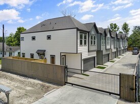 2410 Vaughn St in Houston, TX - Building Photo