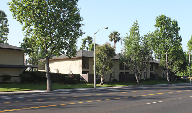 Sunset Oaks Apartments in West Covina, CA - Building Photo - Building Photo