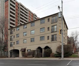 Vally Place in Hamilton, ON - Building Photo - Building Photo