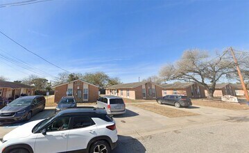 924 Flores St in Sinton, TX - Building Photo - Building Photo