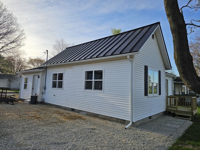 property at 824 N Wabash Ave