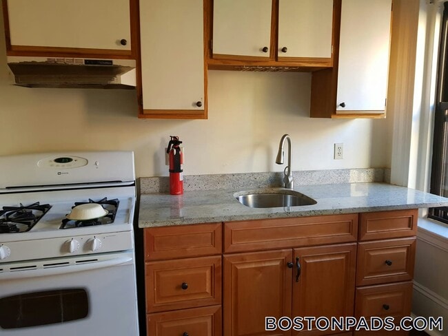 533 Newbury St in Boston, MA - Foto de edificio - Building Photo