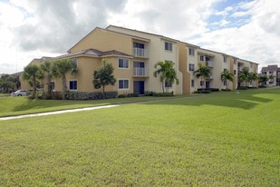 Ernie Martin Villas in Miami, FL - Building Photo
