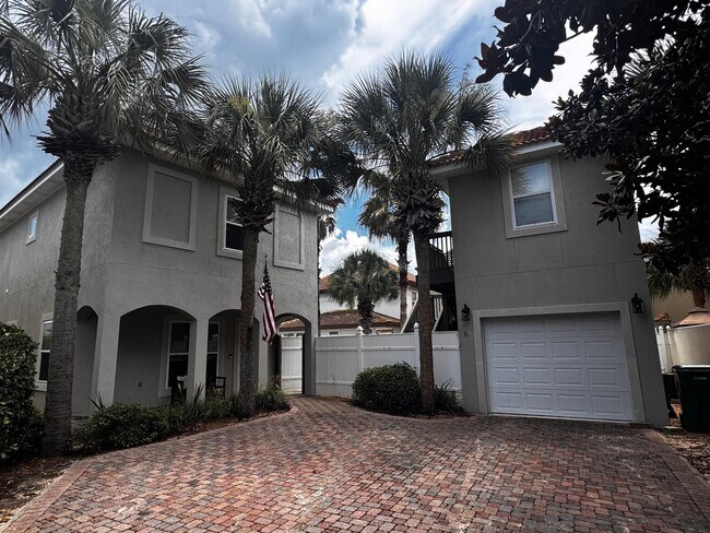 property at 239 Inverrary Dr