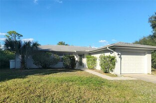 23358 Racine Ave in Port Charlotte, FL - Building Photo