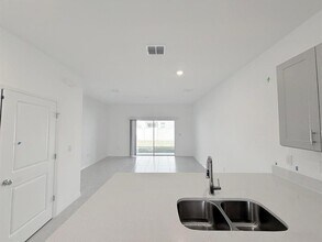 2924 Skyline Lp in Kissimmee, FL - Building Photo - Building Photo