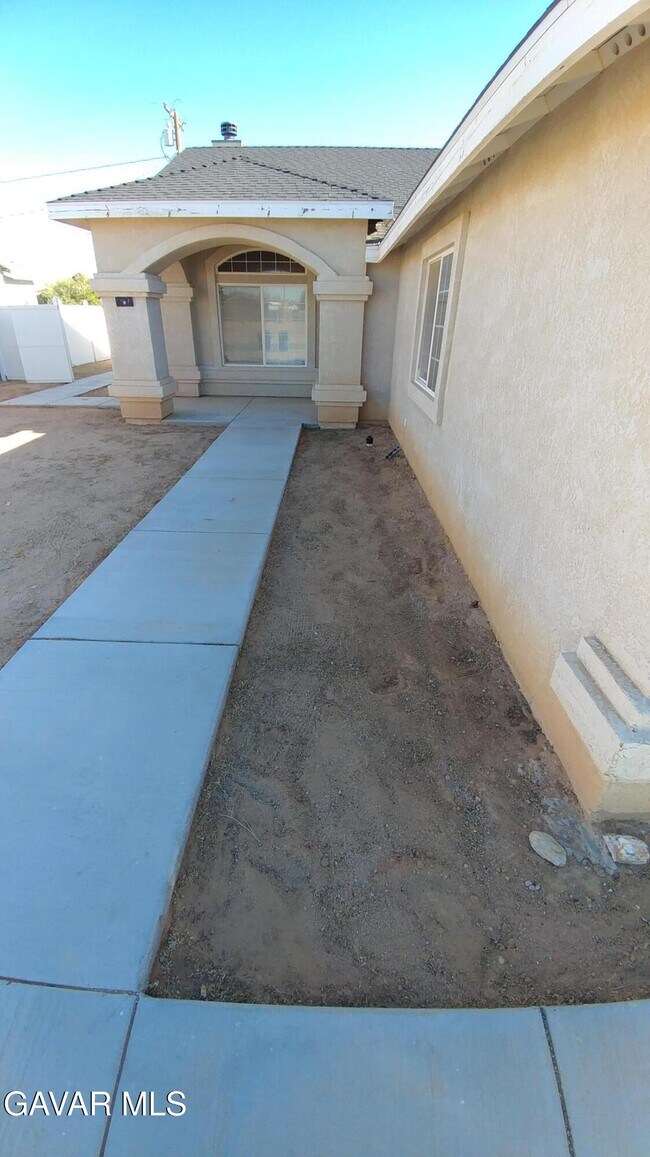 9137 Evelyn Ave in California City, CA - Building Photo - Building Photo
