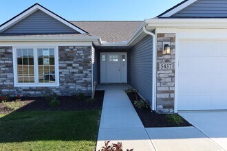 5437 Broad Fields Cove in Fort Wayne, IN - Building Photo - Building Photo
