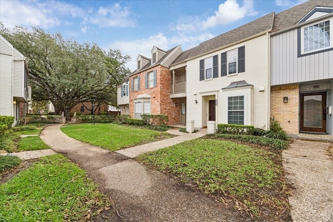 13286 Trail Hollow Dr in Houston, TX - Building Photo - Building Photo