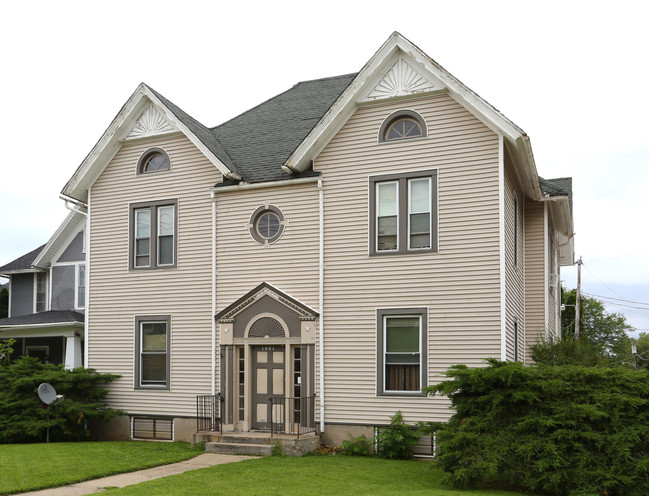 1001 N Main St in Rockford, IL - Building Photo - Building Photo