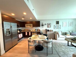 950 Brickell Bay Dr in Miami, FL - Building Photo - Building Photo