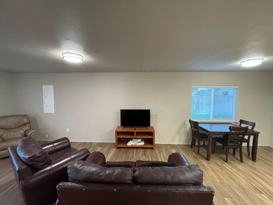 601 S Kent St in Kennewick, WA - Building Photo