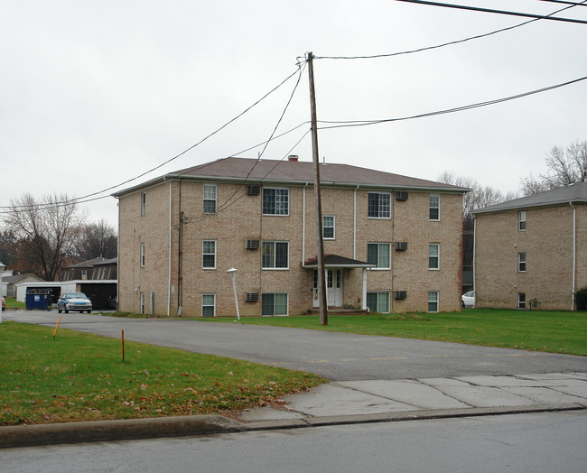 5781 Sheridan Rd in Youngstown, OH - Foto de edificio - Building Photo