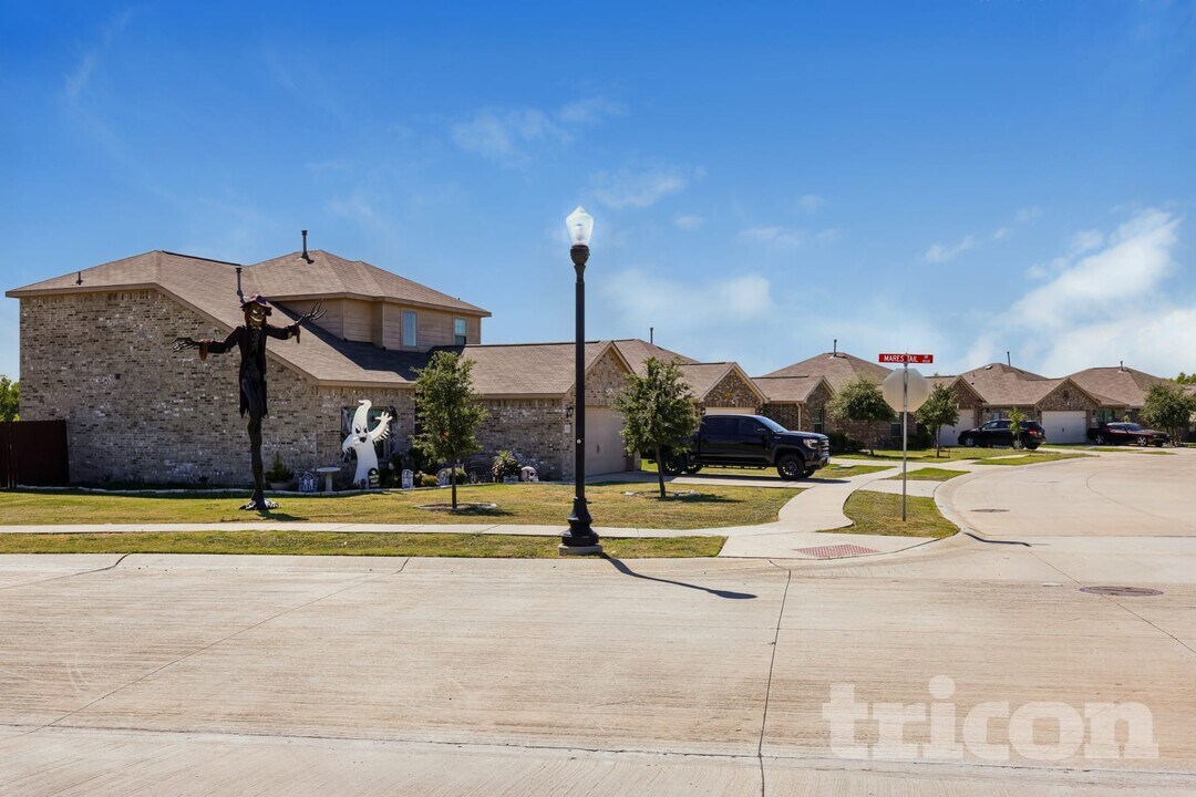 2057 Wildwood Dr in Forney, TX - Foto de edificio