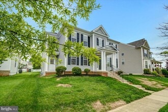 240 Davis St in Charles Town, WV - Building Photo - Building Photo