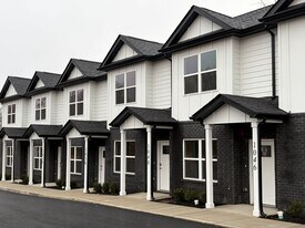 1042 Serenity Ln in Springfield, TN - Building Photo