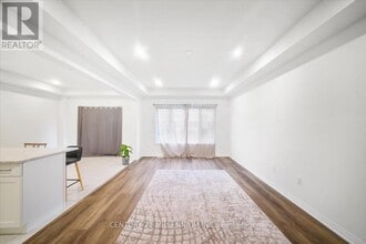 7 Saffron Way in Welland, ON - Building Photo - Building Photo