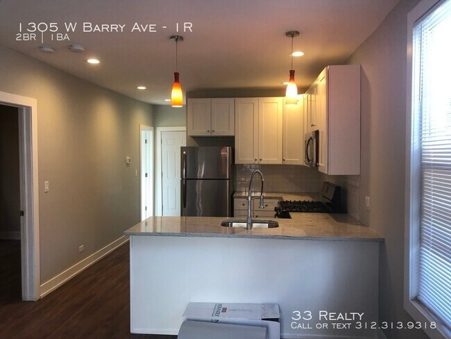 1305 W Barry Ave-Unit -1R in Chicago, IL - Building Photo - Building Photo