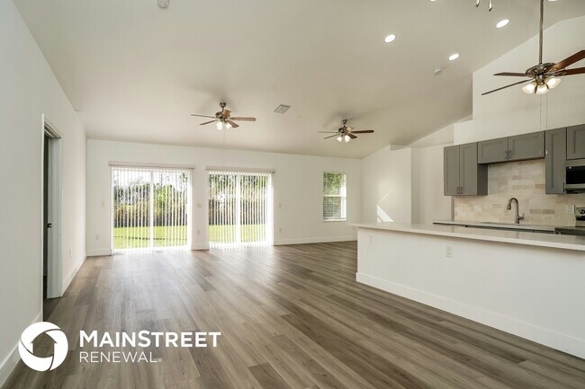 5227 3rd St W in Lehigh Acres, FL - Building Photo - Building Photo