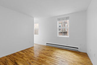 27 Cleveland Pl, Unit 4 in Boston, MA - Building Photo - Building Photo