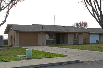 La Serena in Porterville, CA - Building Photo - Building Photo