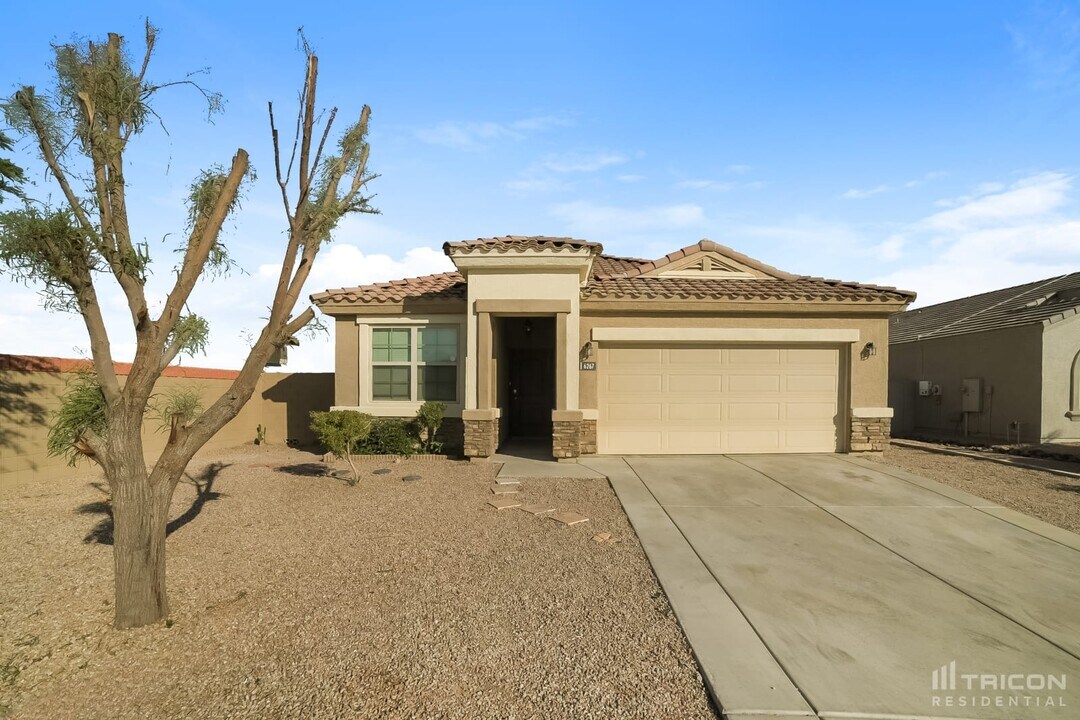 6267 S 251st Dr in Buckeye, AZ - Building Photo