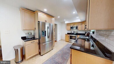 6705 Little Ann Ct in Springfield, VA - Building Photo - Building Photo