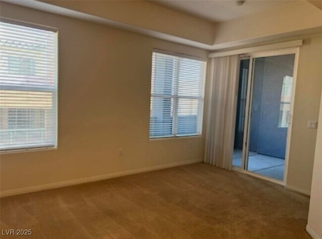 62 E Serene Ave in Las Vegas, NV - Building Photo - Building Photo