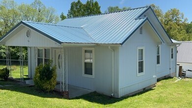 711 Anton St in Athens, TN - Foto de edificio - Building Photo