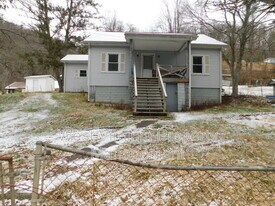 1917 Minden Rd in Oak Hill, WV - Building Photo